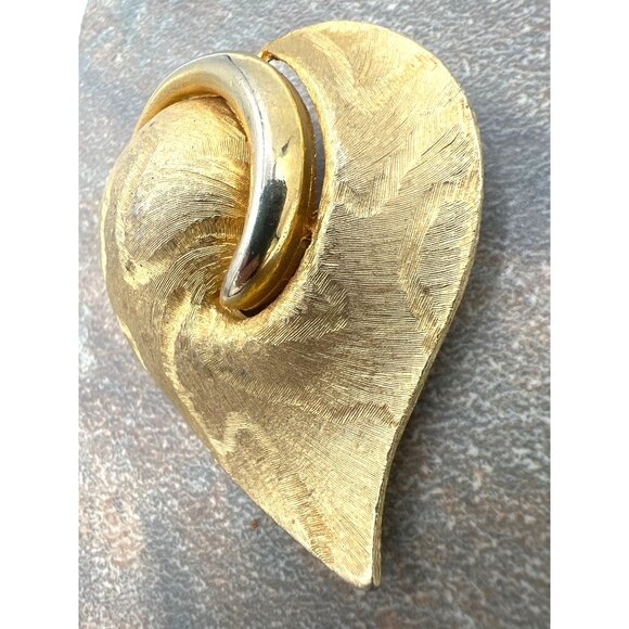 J J Puffy Heart Brooch Pin Large Brocade Textured Abstract Vintage Gold-Tone - Picture 3 of 7